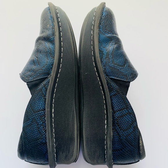 Alegria Debra Navy Python Clogs Size 7/7.5 - Picture 5 of 7